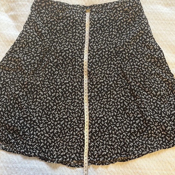 Reitmans black and white patterned skirt || size 6 - Picture 7 of 7